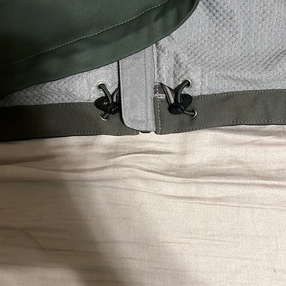 Marmot WINDSTOPPER®️ Water Resistant (Windbreaker) Mens Medium. Dark Green - Picture 7 of 9